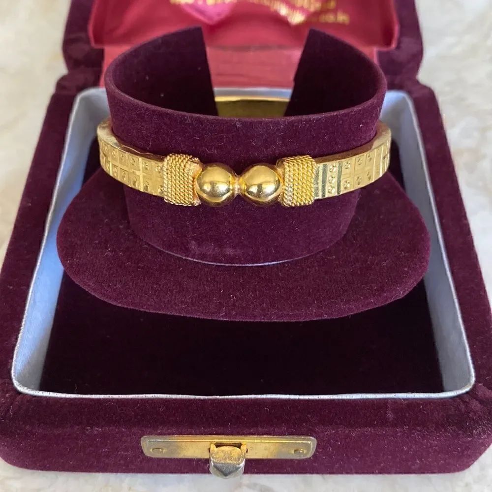 18K Gold Solid Bangle Bracelet 23.43gm